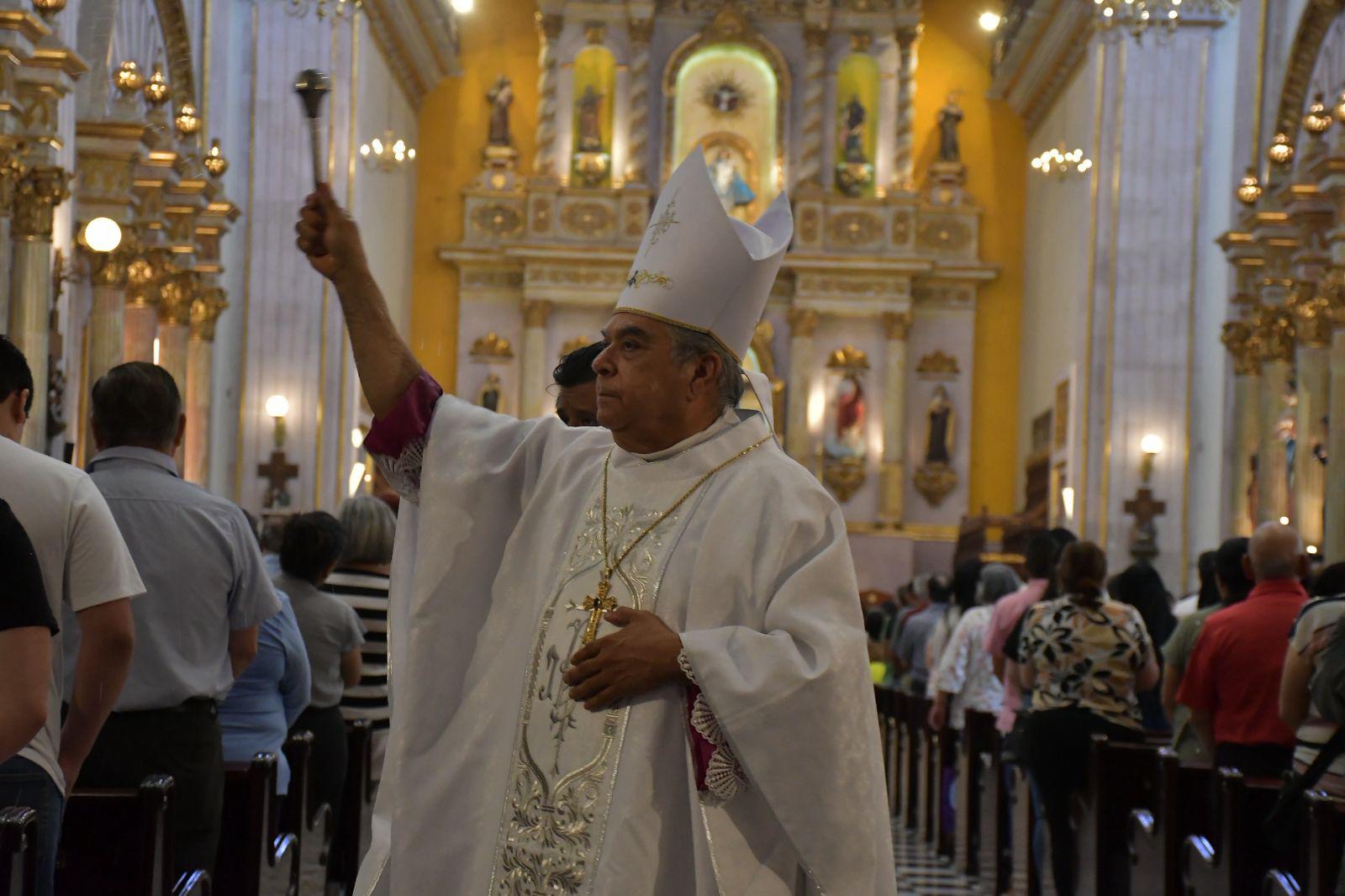 $!Resalta Obispo de Culiacán el sentido del Domingo de Resurrección durante misa en Catedral