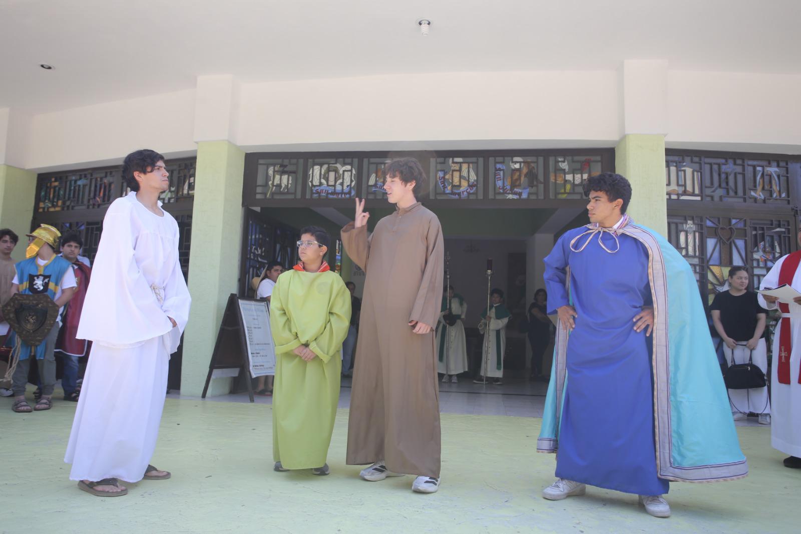 $!Viven con pasión fieles de San Judas el tradicional Viacrucis por la playa