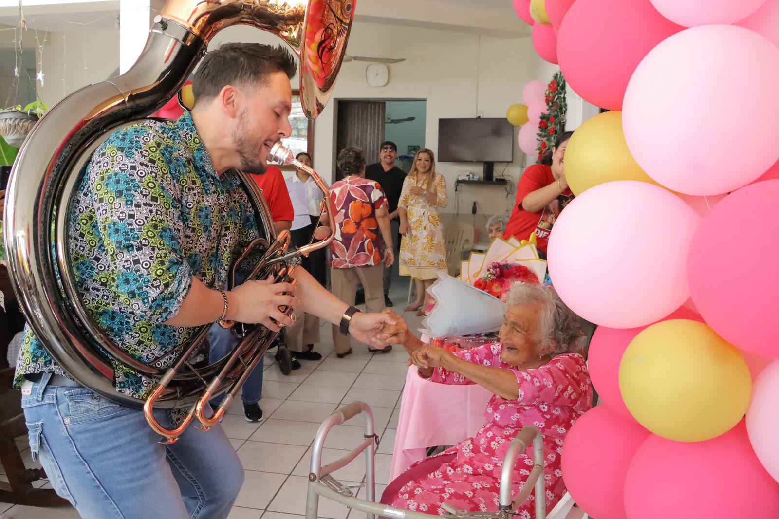 $!Celebran a Sofía y Catalina en el Asilo de Ancianos de Rosario