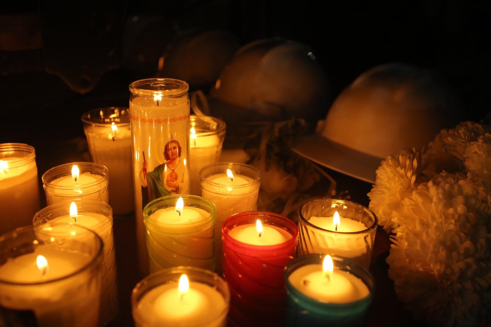 $!Con altar y velas, rinden homenaje a mineros asesinados en Concordia