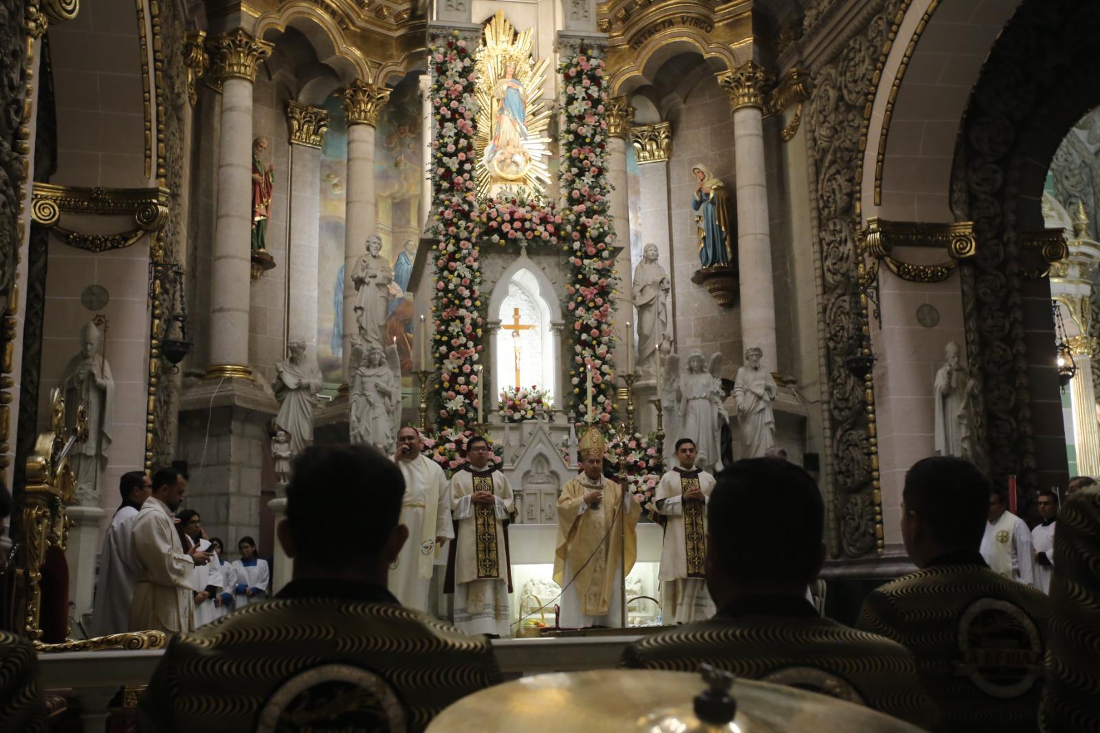 $!Celebran a Nuestra Señora de la Inmaculada Concepción en la Catedral de Mazatlán
