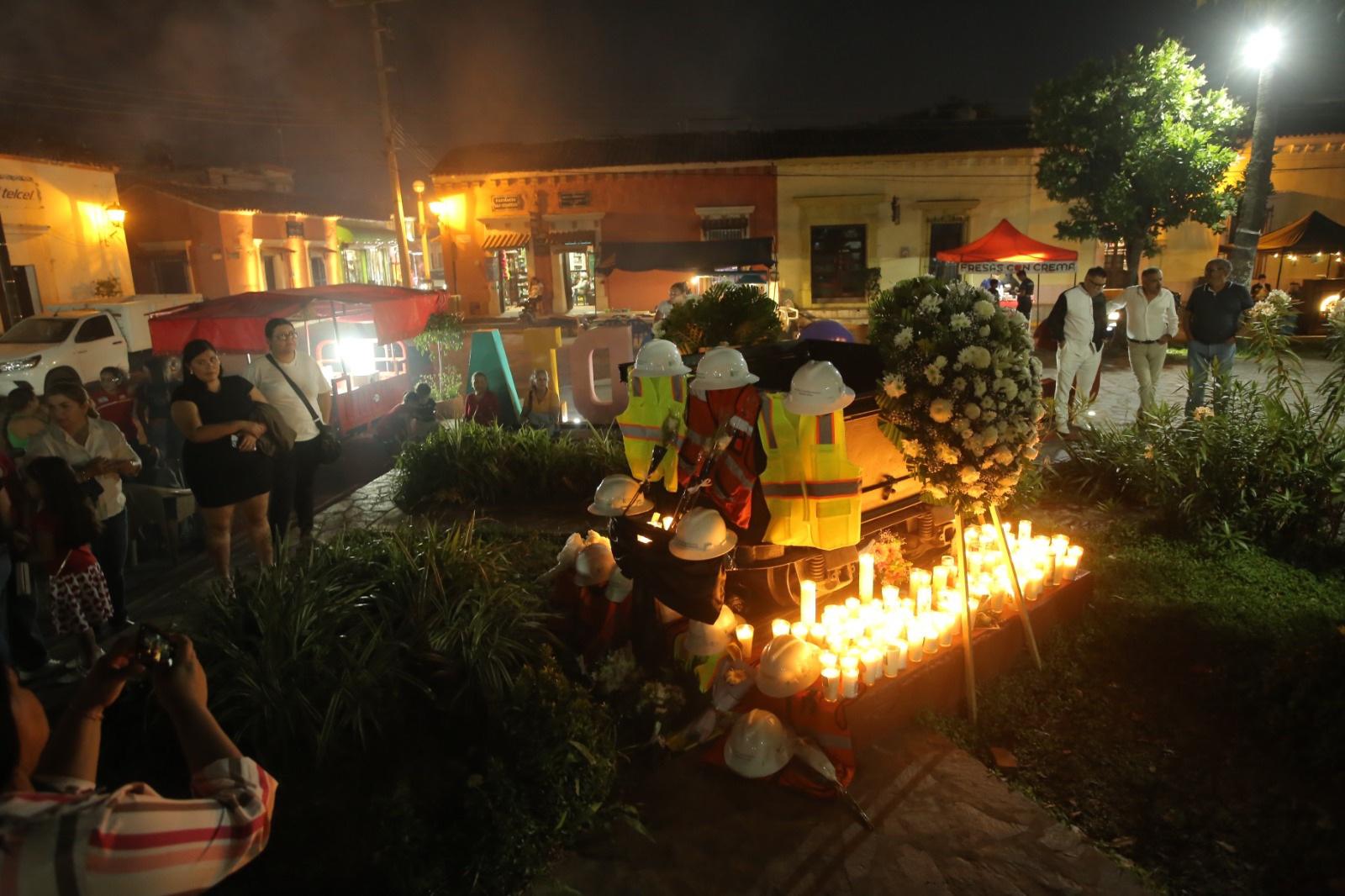 $!Con altar y velas, rinden homenaje a mineros asesinados en Concordia