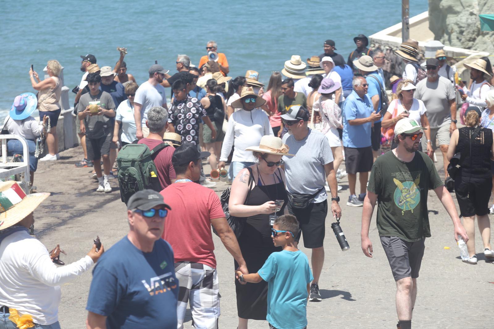 $!Arriba a Mazatlán el crucero Navigator of the Seas