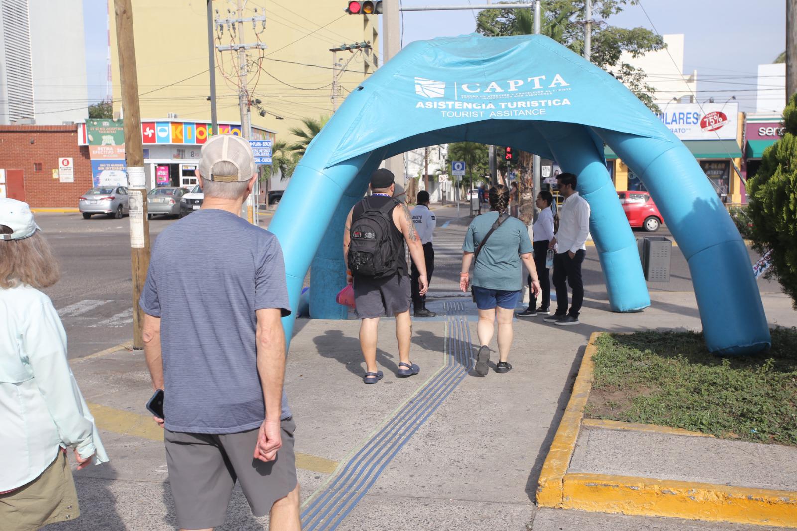 $!Llega a Mazatlán el crucero Navigator of the Seas con casi 5 mil visitantes