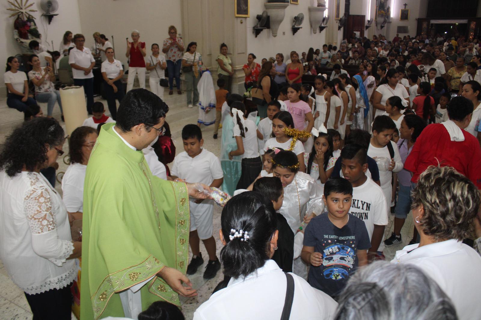 $!Retorna la Virgen del Rosario a su retablo en medio de la fiesta de Todos los Santos