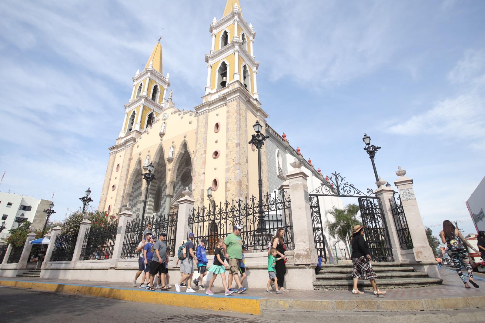 $!Llega a Mazatlán el crucero Navigator of the Seas con casi 5 mil visitantes