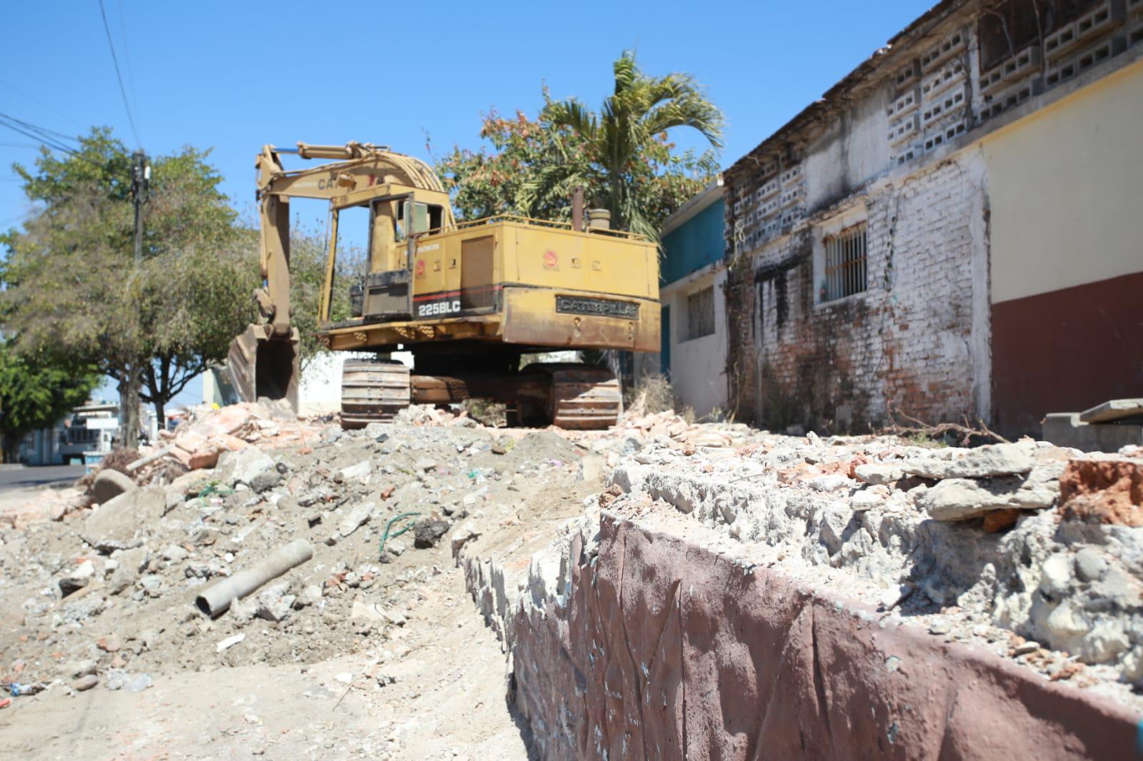 $!Inicia la demolición del edificio de lo que era la cárcel de la Juárez