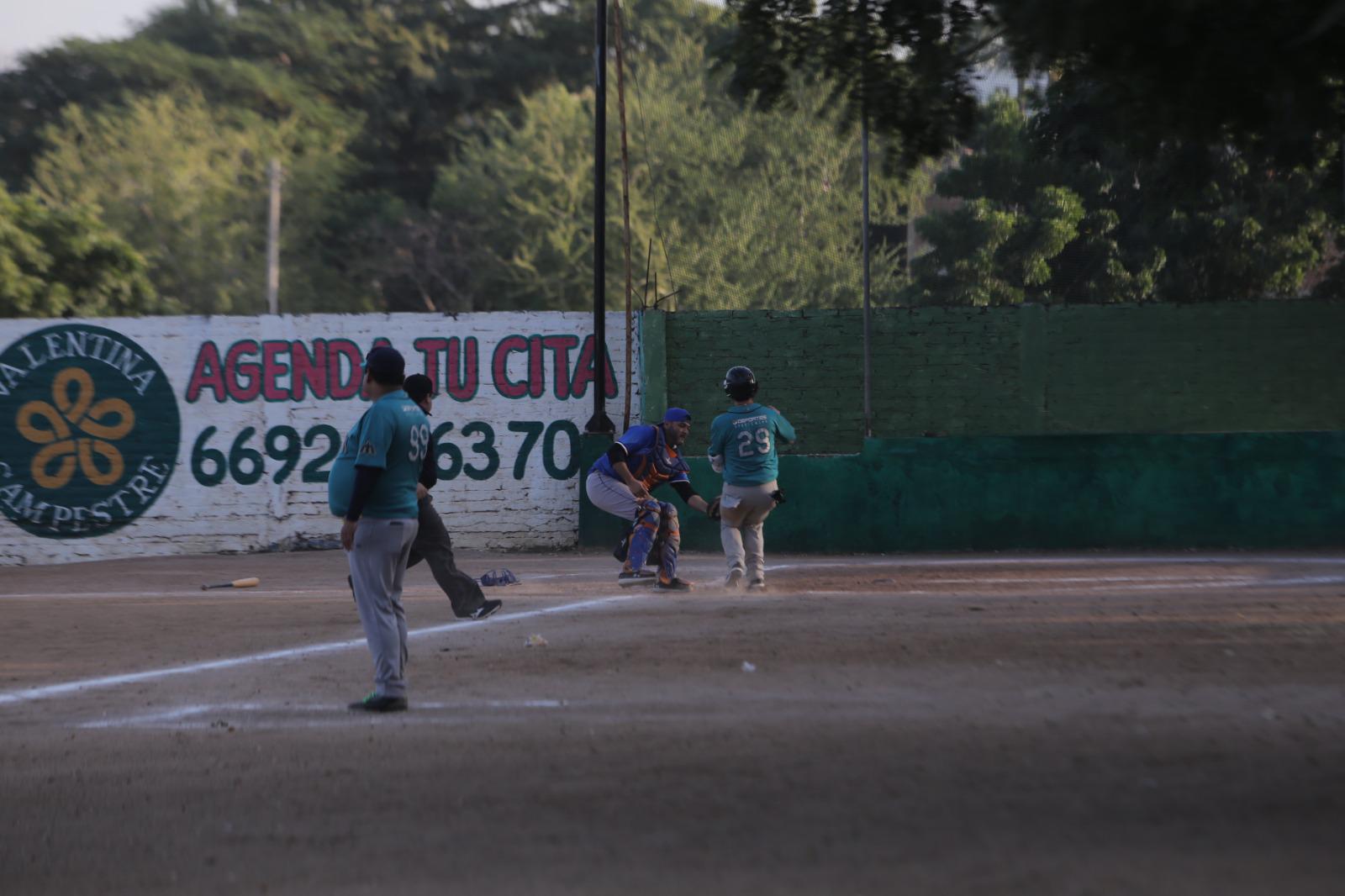 $!Radiadores Toño va arriba en semifinal de Liga Sabatina, en Club Polluelos