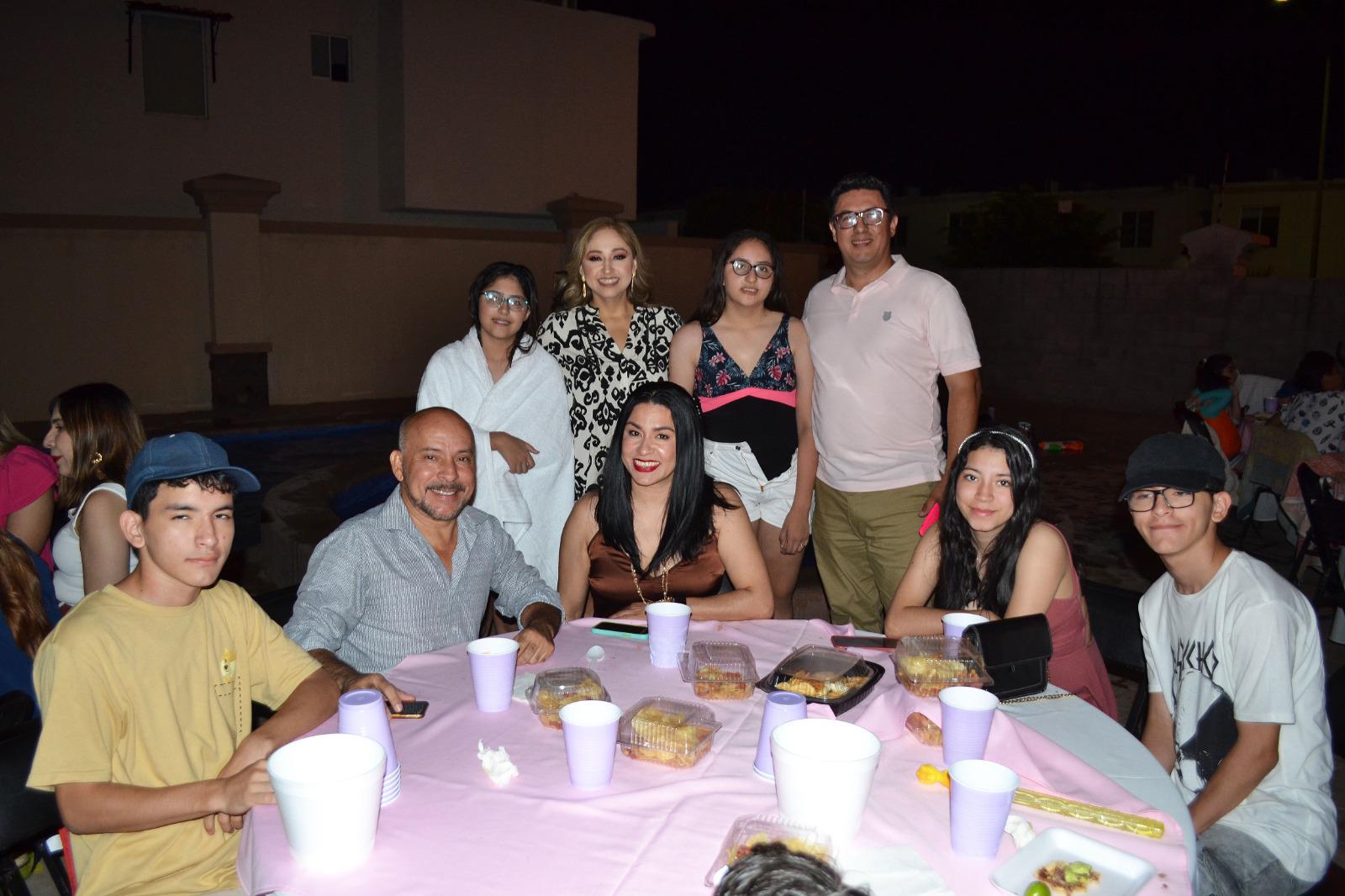 $!La familia Zamudio Camacho compartió con ellas ese momento.