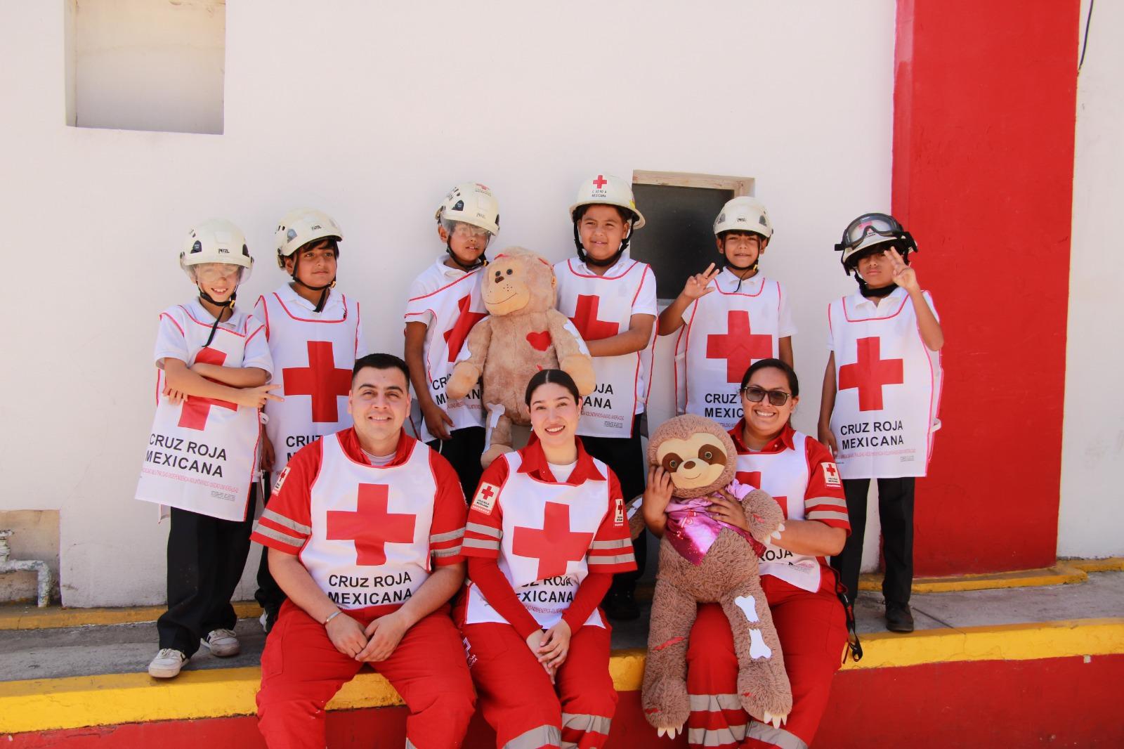 $!Festejan y aprenden a dar primeros auxilios durante el Día del Niño en Cruz Roja Mazatlán