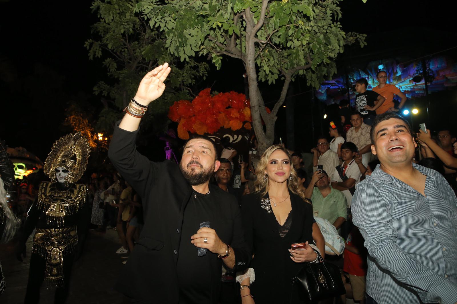 $!Mazatlán celebra la ‘Noche de Esperanza’ con arte y callejoneada de Día de Muertos