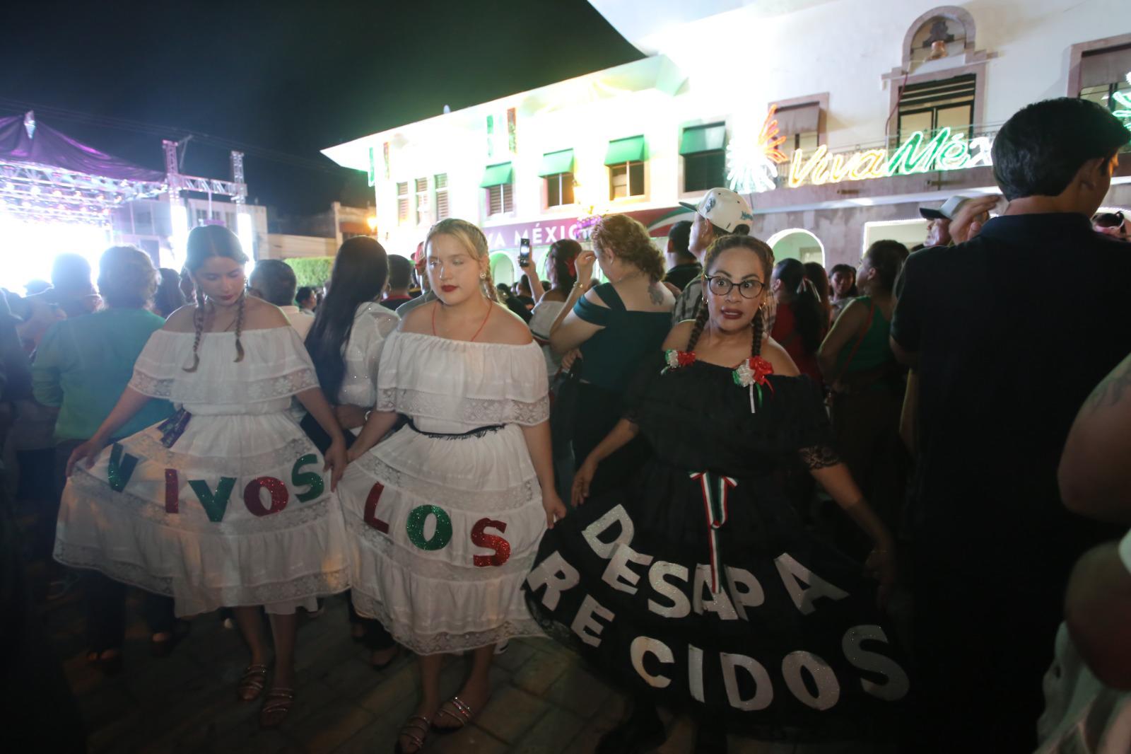 $!‘¡Vivan los desaparecidos!’: El grito que desafió la fiesta patria en Mazatlán