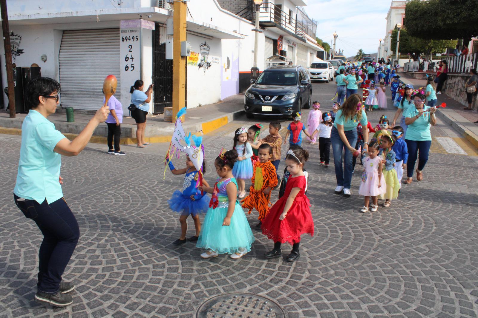 $!Viven su carnavalito alumnos del kínder ‘Martiniano Carvajal’ en Rosario