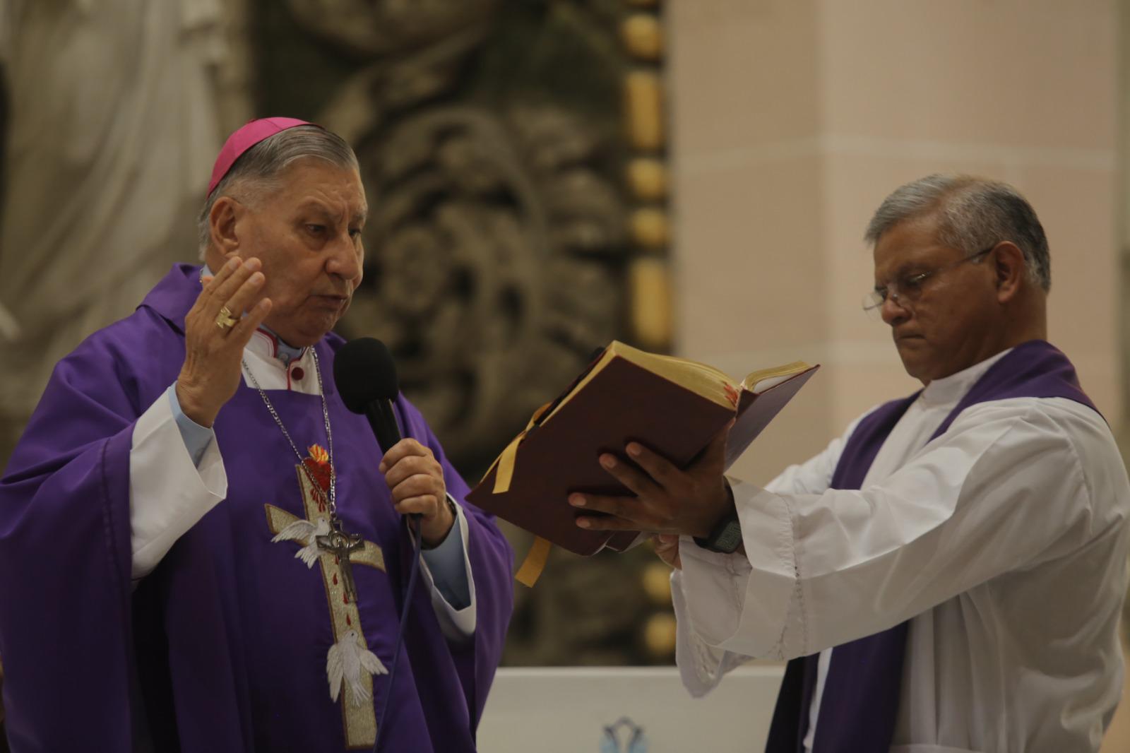 $!Obispo de Mazatlán: Jesús dignificó a la mujer y nos enseña a darle su lugar