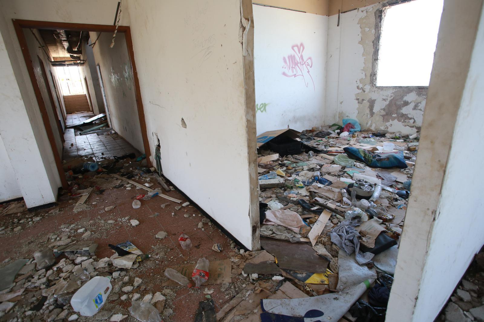 $!Deterioro acaba con edificio de Telégrafos en el Paseo Claussen de Mazatlán