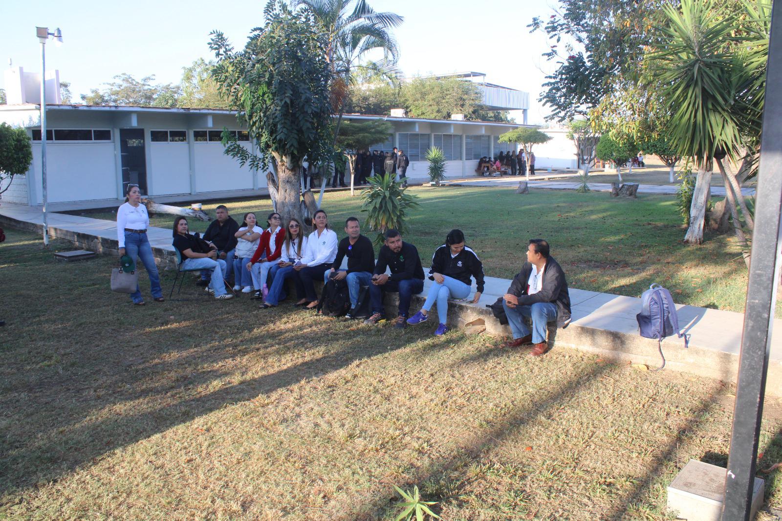 $!Personal docente de Conalep en Rosario se manifiestan ante violencia en Los Mochis