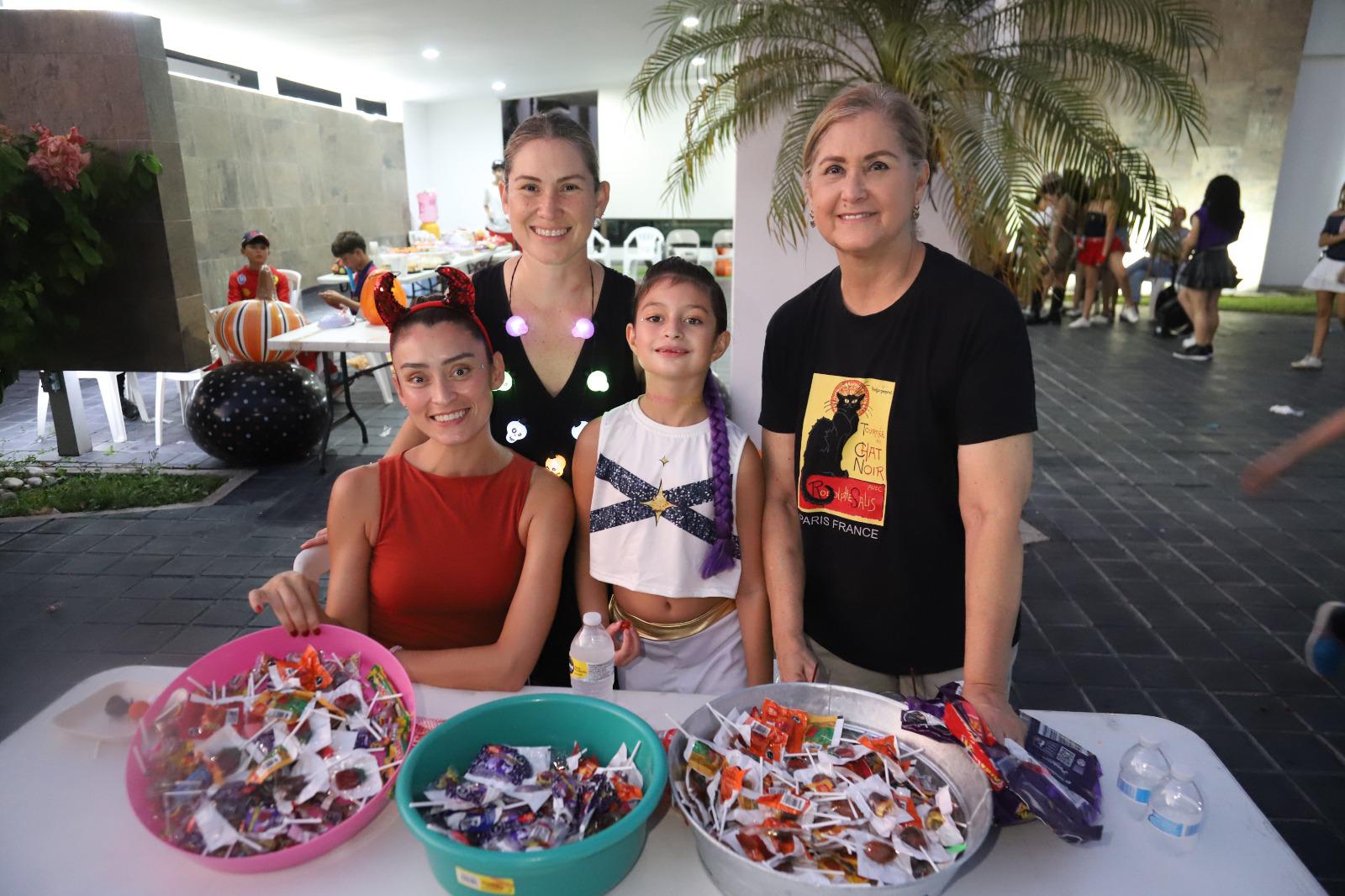 $!Carmen Cerrillo, Tania Cerrillo, Frida Corbi y Lety Camacho de Cerrillo.