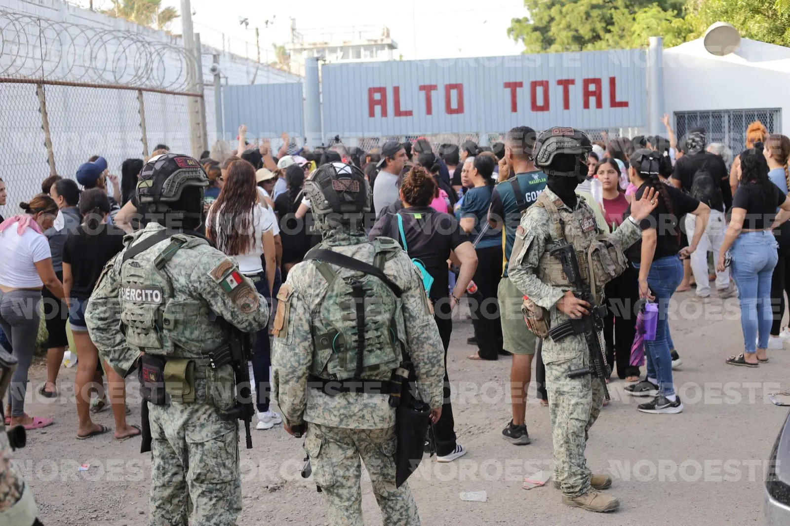 $!Suman 12 muertos en el penal de Mazatlán tras nueva riña y familiares muestran inconformidad
