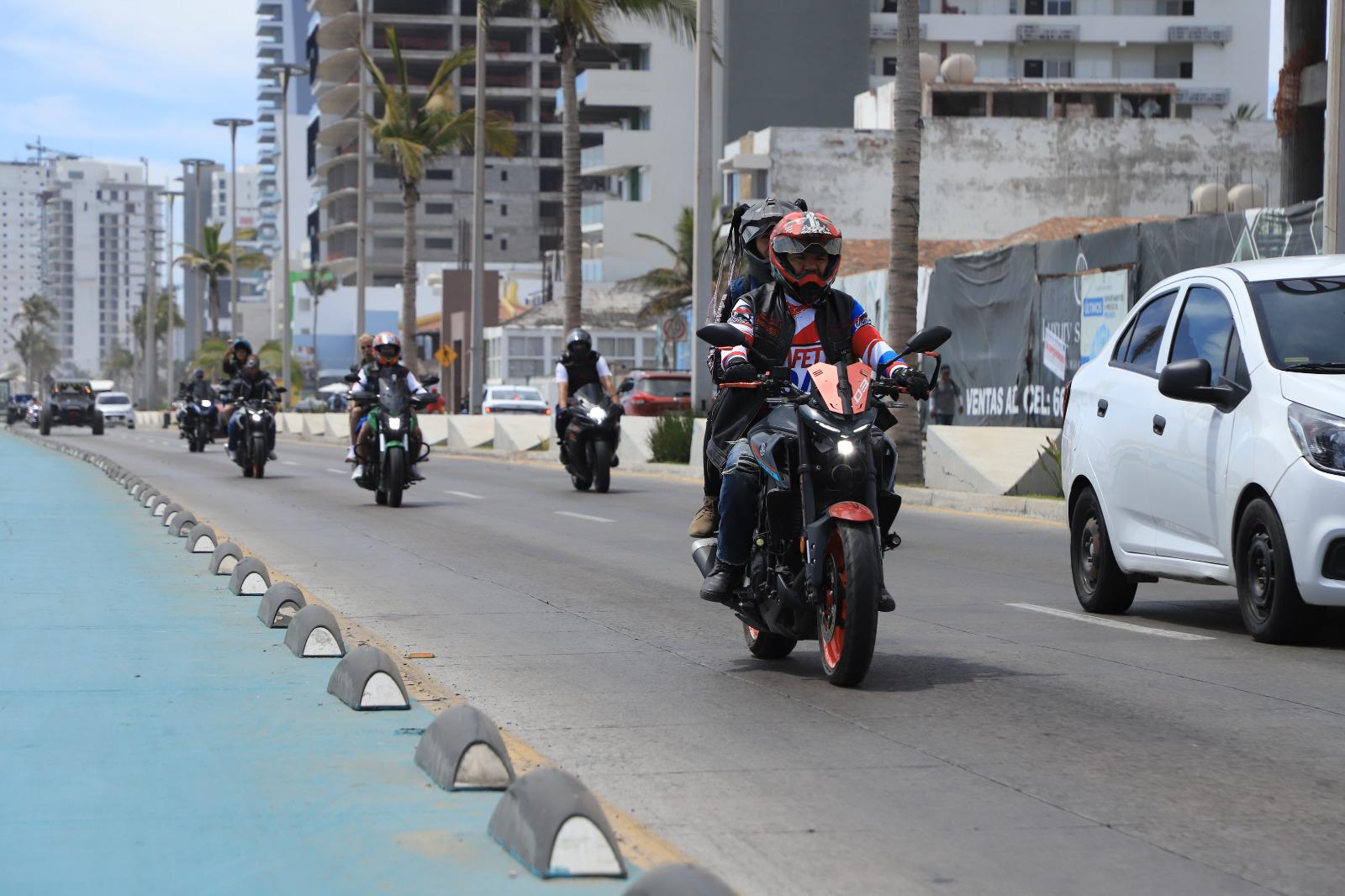 $!Caballos de acero invaden Mazatlán en Semana de la Moto