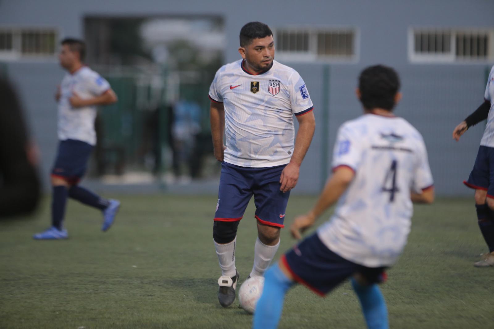 $!El Pollo sigue líder en la Superveteranos Municipal tras vencer a Abogados Pacheco