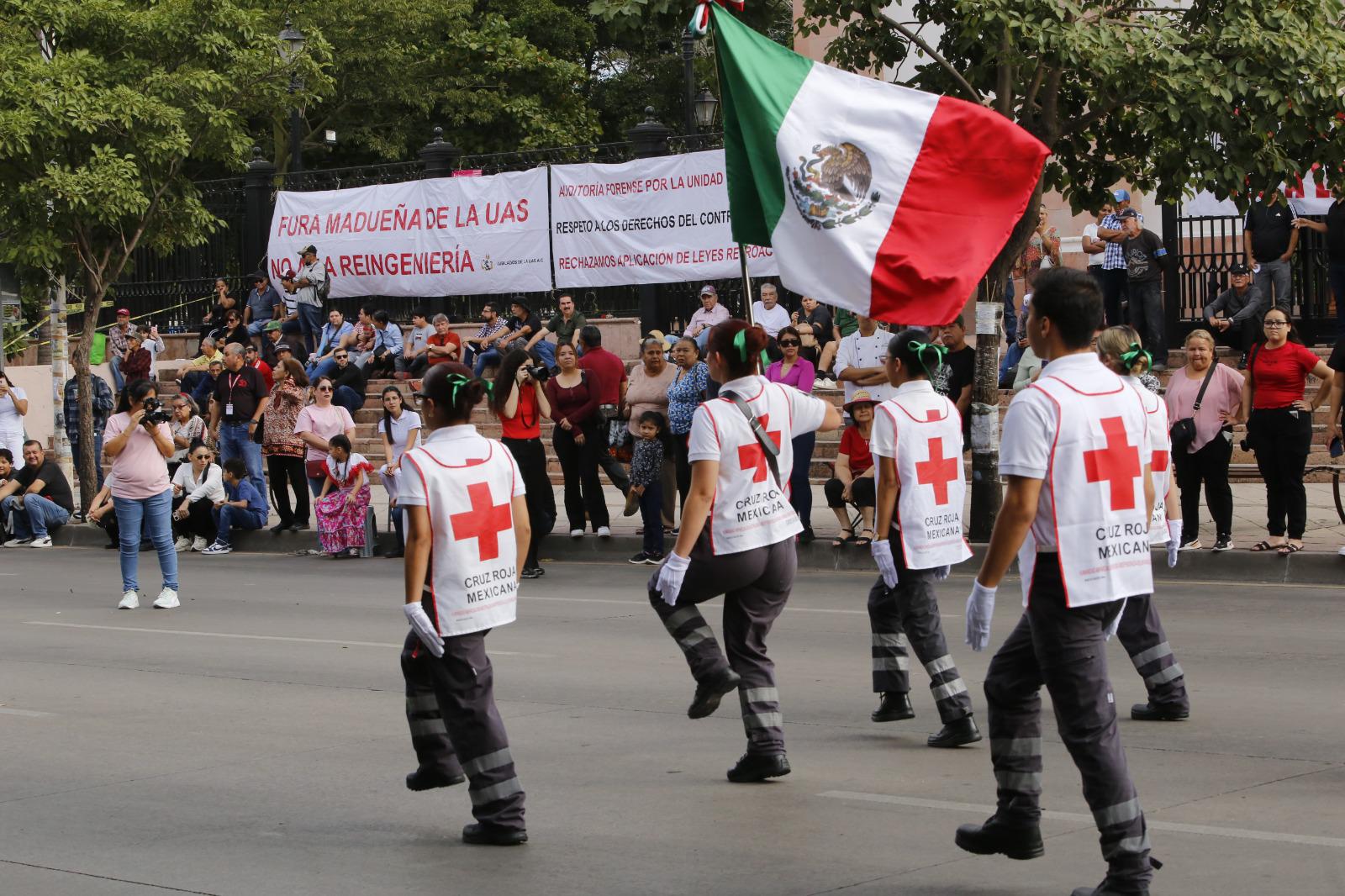 $!Participan casi 4 mil personas en el desfile del 20 de Noviembre en Culiacán