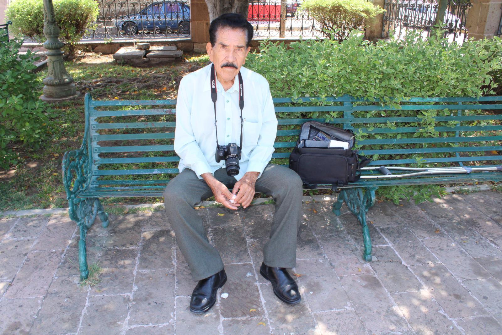 $!Agustín, casi medio siglo dedicado a la fotografía, en busca del sustento para su familia