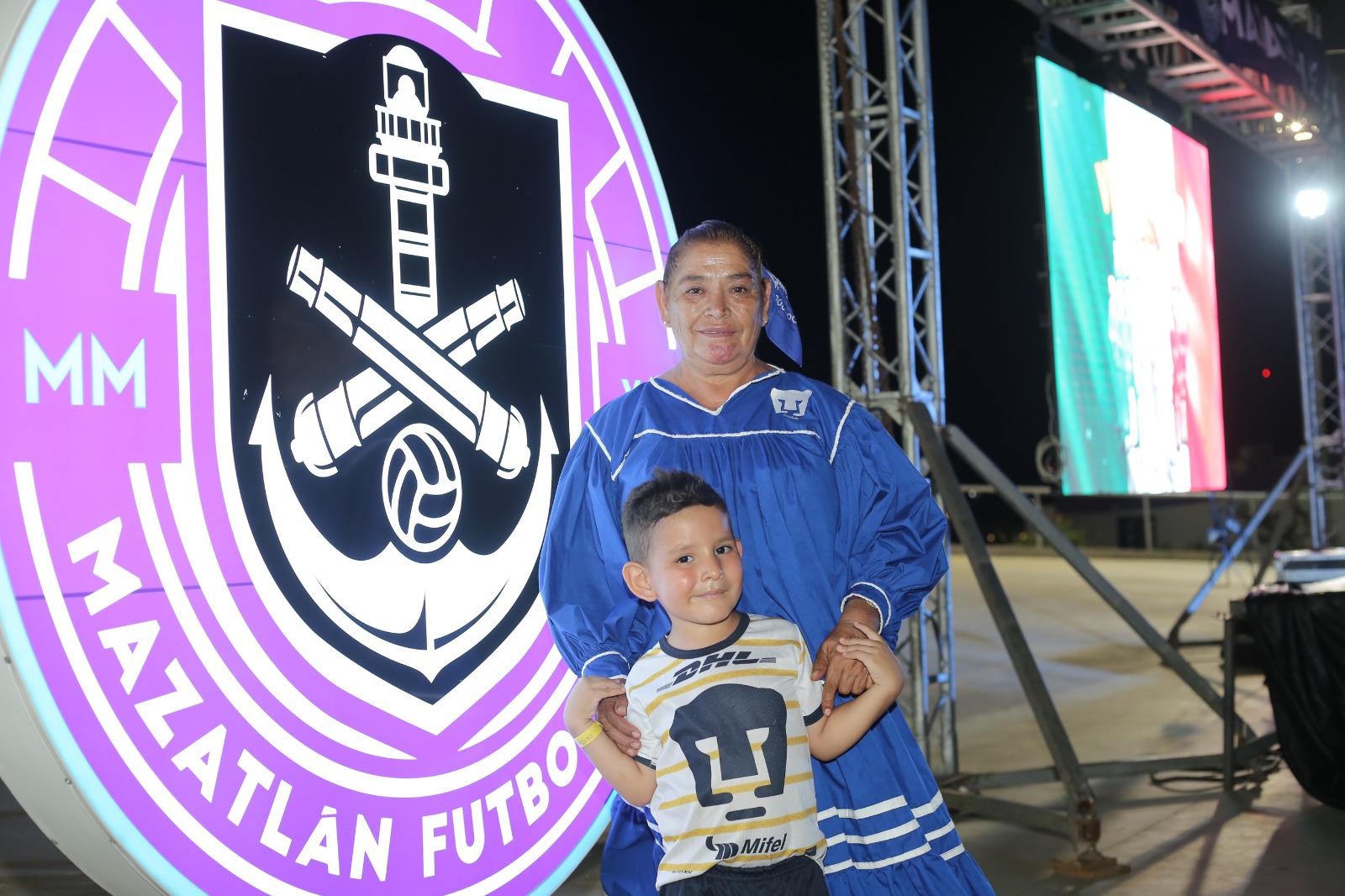 $!Guadalupe Salcido junto al pequeño Mauricio Mendoza.