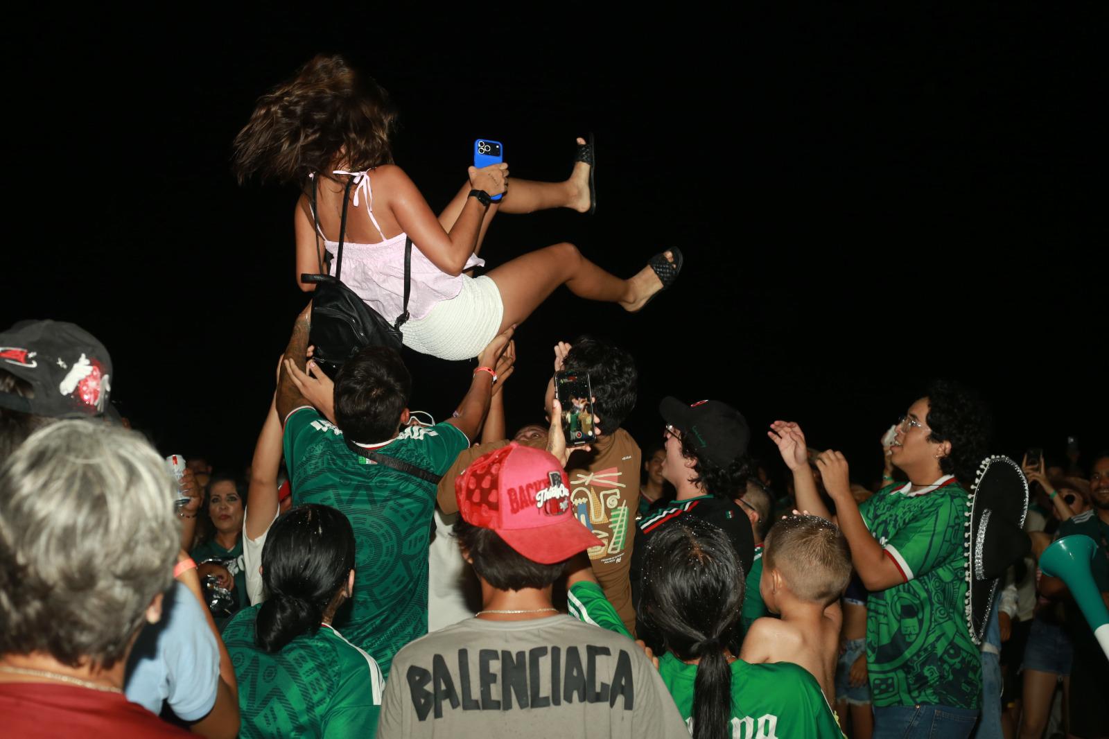 $!México pasa a octavos y a Mazatlán le gana la euforia mundialista
