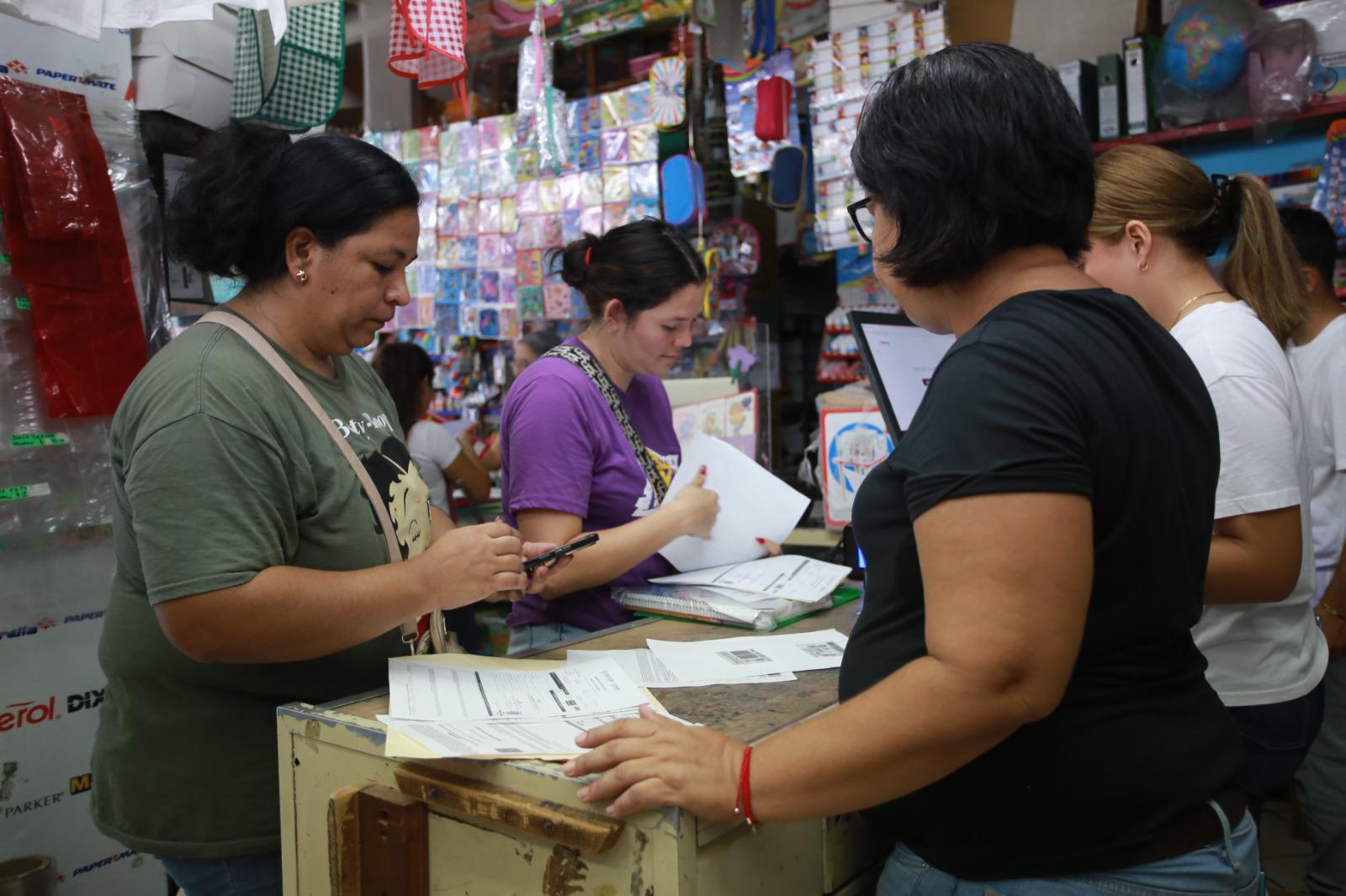 $!Inicia muy activo en Mazatlán el canje de uniformes y útiles escolares gratuitos