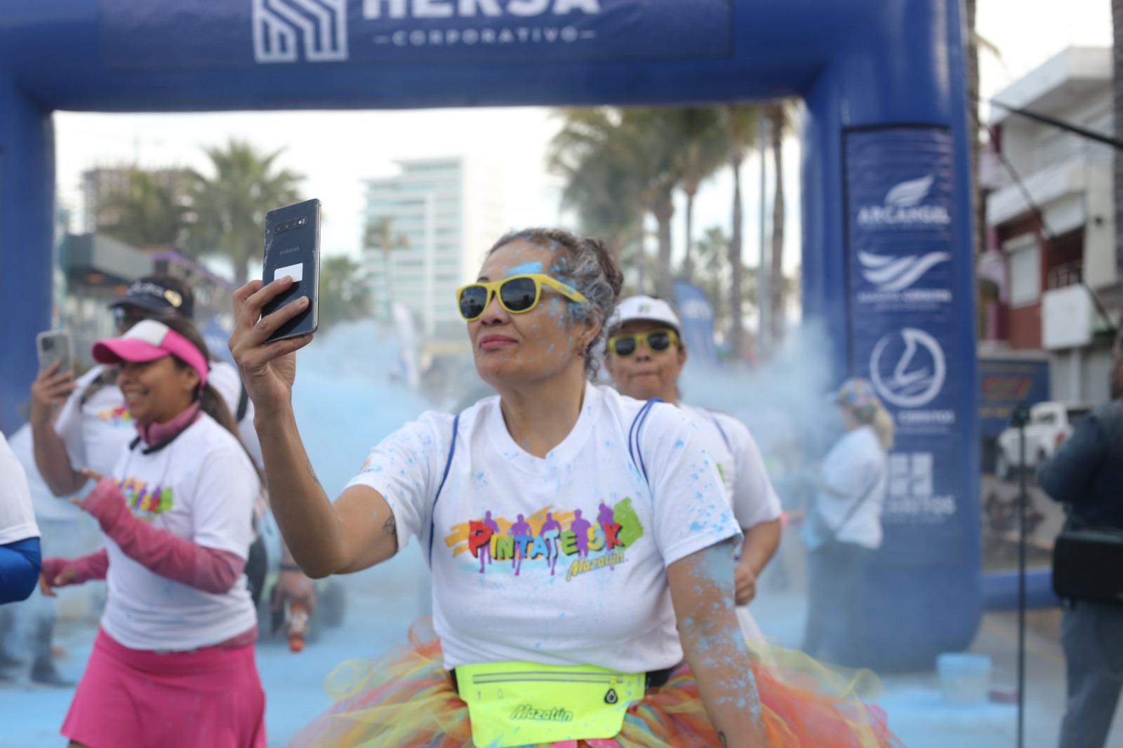 $!Mil 500 participantes viven una fiesta en la Carrera Píntate 5K Mazatún