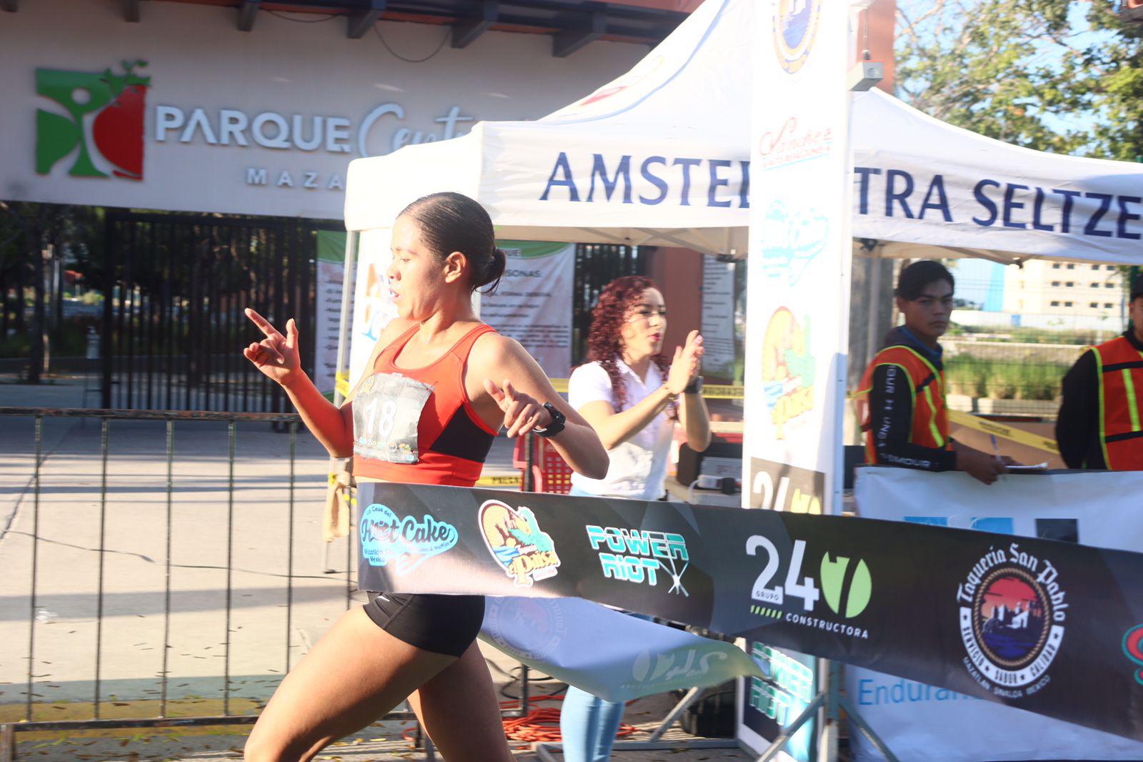 $!Daniela García y Fernando Martínez ganan la Elite de la Urbanianos Premiere 5K