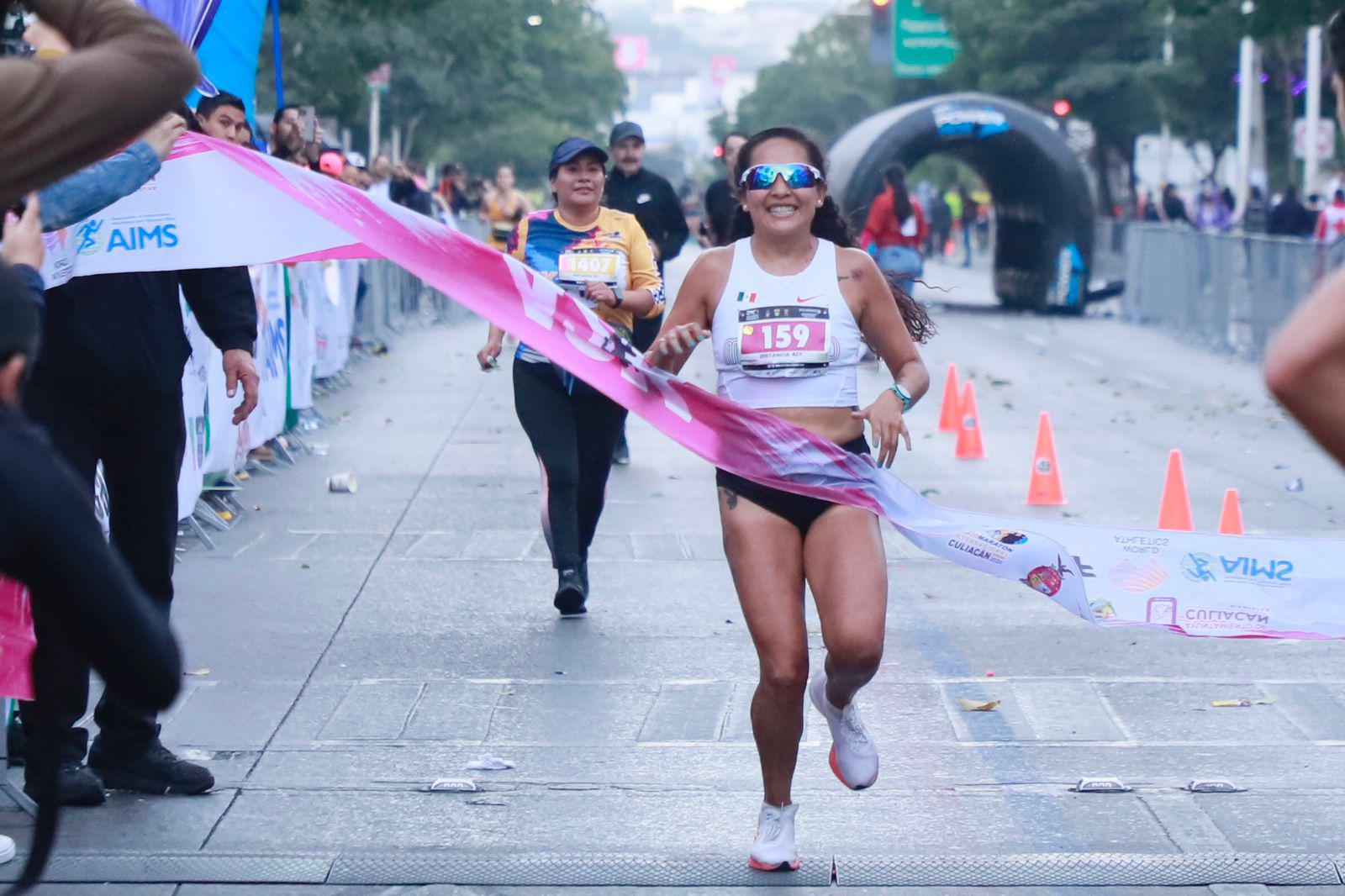 $!¡Muy Valentín! Mazatleco Rendón gana Maratón Internacional de Culiacán