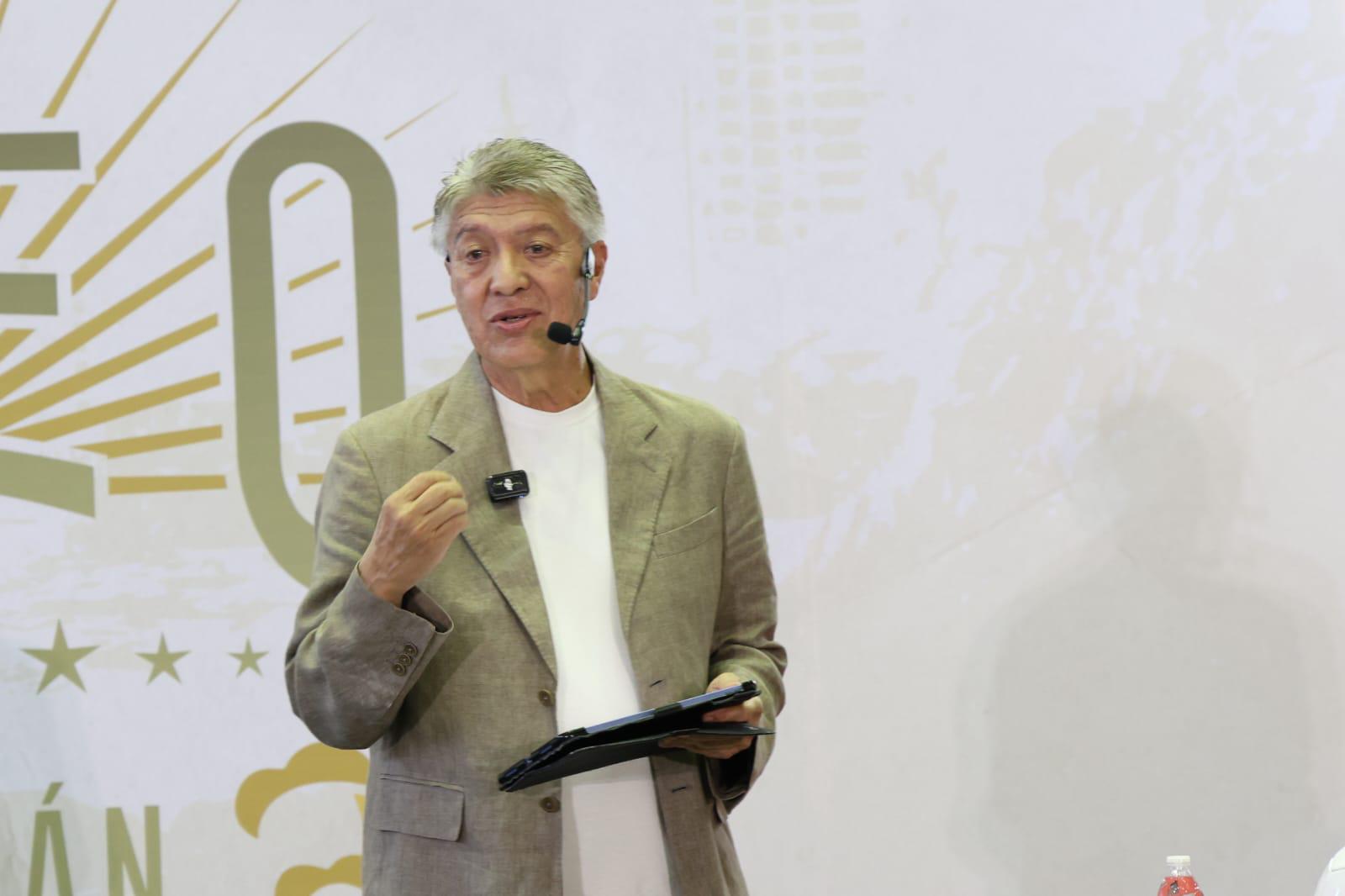 $!La mentalidad y el compromiso llevan a alcanzar los sueños: Chucho Ramírez en Mazatlán