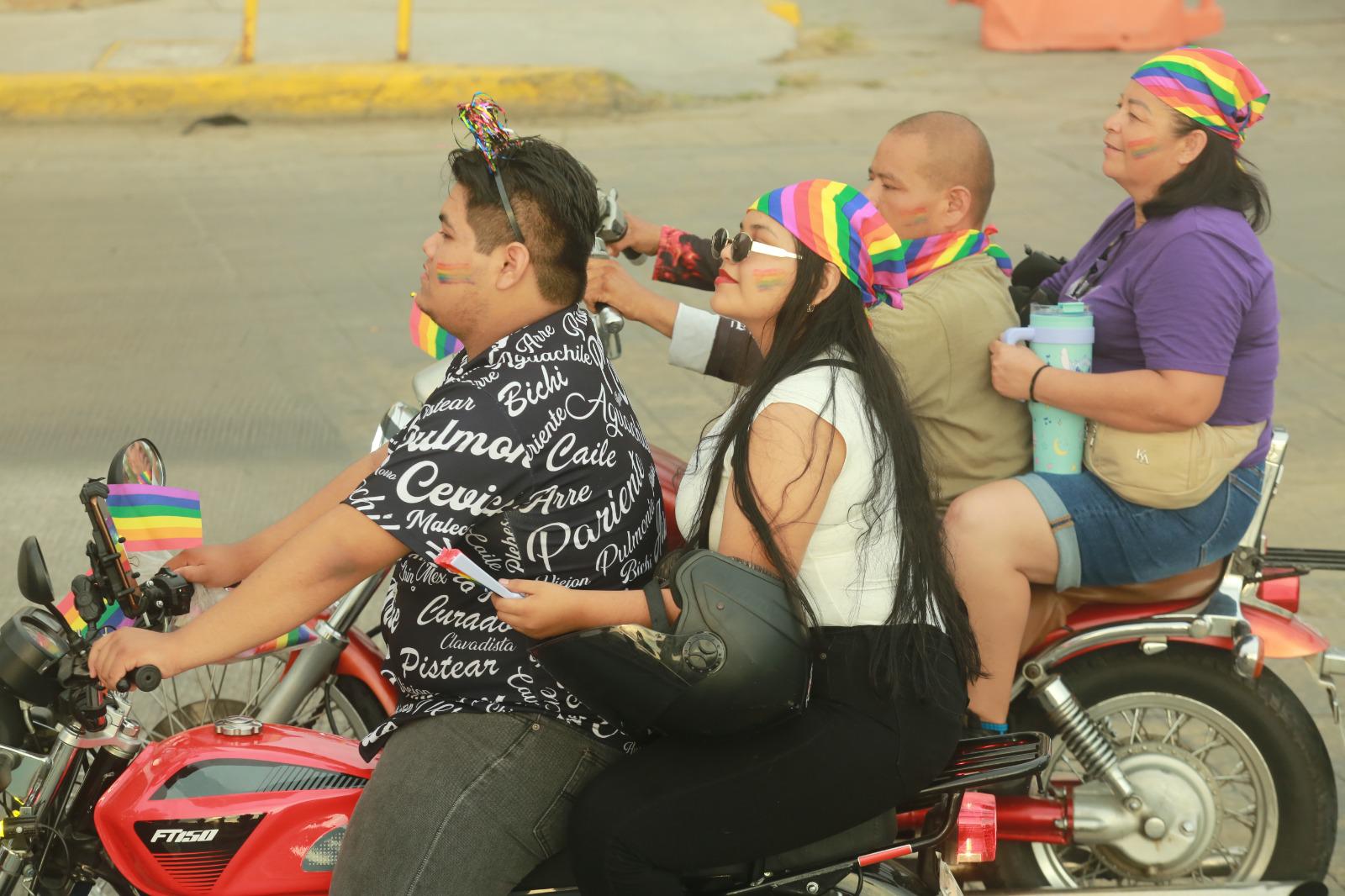 $!Marcha del Orgullo pinta de colores el Malecón de Mazatlán por la igualdad y la diversidad