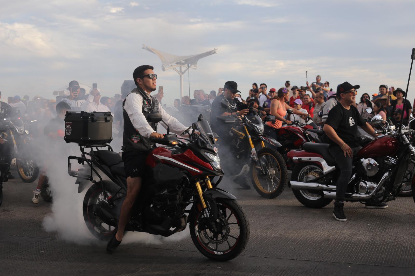 $!Rugen los motores en el magno desfile de la Semana de la Moto Mazatlán 2026