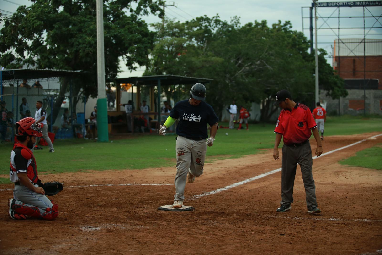 $!Venados de Mazatlán se impone a selección local en el Club Muralla