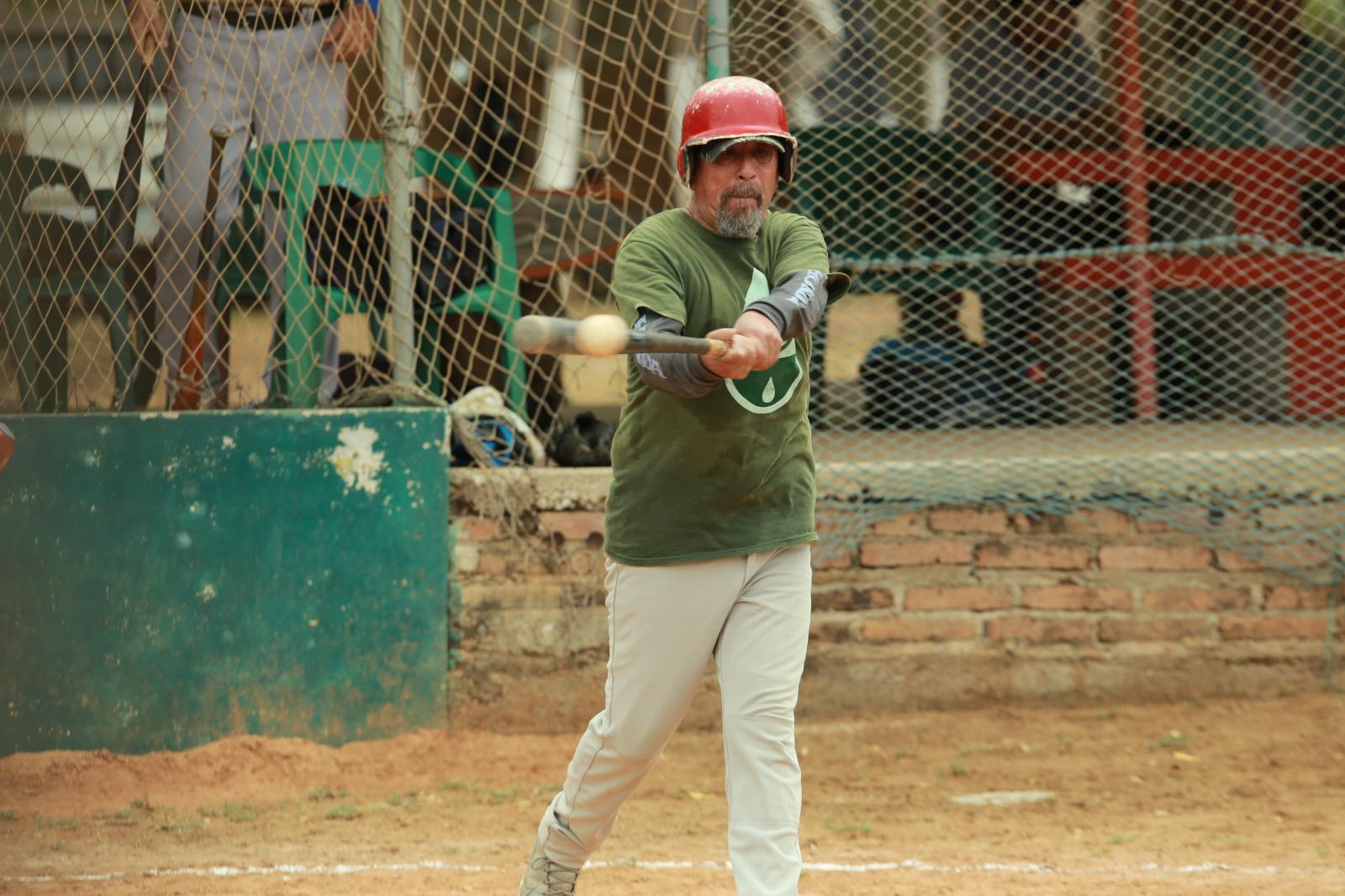 $!Familia Cuevas-Páez vapulea a Frigomar, en Liga de Beisbol Supermáster