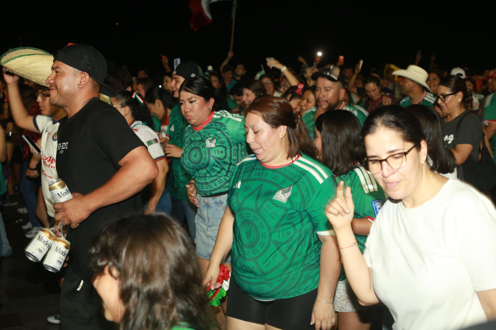 $!Retumba el ‘Cielito Lindo’ en las Letras de Mazatlán con el triunfo México ante Ecuador