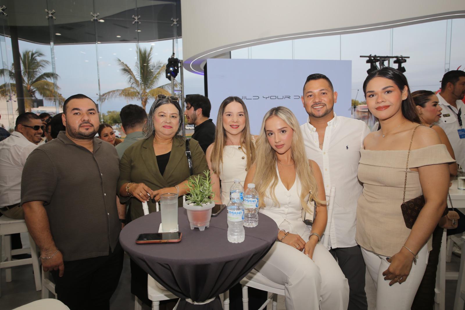 $!Gerardo Sarabia, Martha Crespo, Jéssica Lizárraga, Sofía García, Luis Sarabia y Arleth Sarabia.