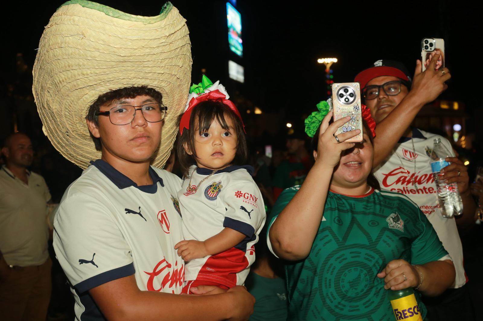 $!México pasa a octavos y a Mazatlán le gana la euforia mundialista