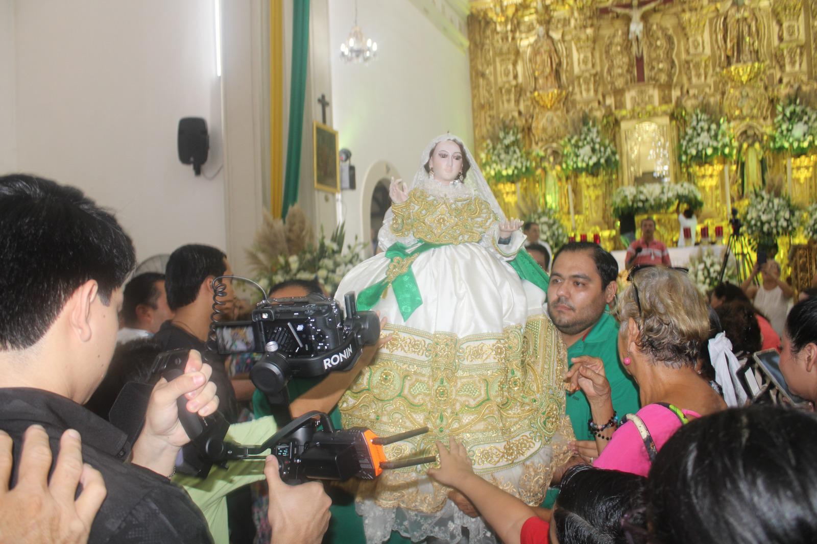$!Intenso calor aviva fervor en feligreses durante la edición 294 de la solemnidad de la Virgen del Rosario