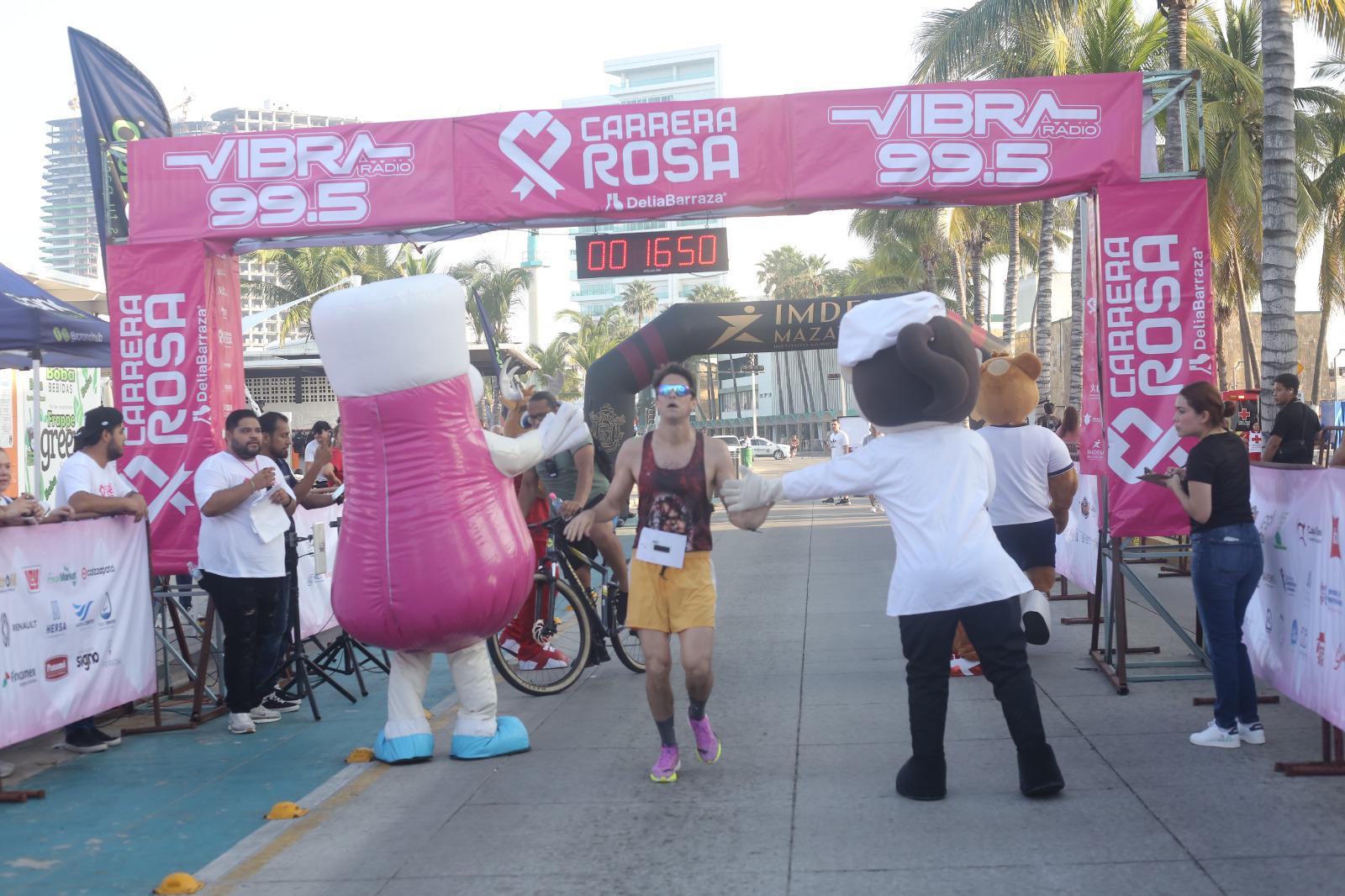 $!Dominio total de hermanos Labrador en ‘Carrera Rosa Delia Barraza’ en Mazatlán