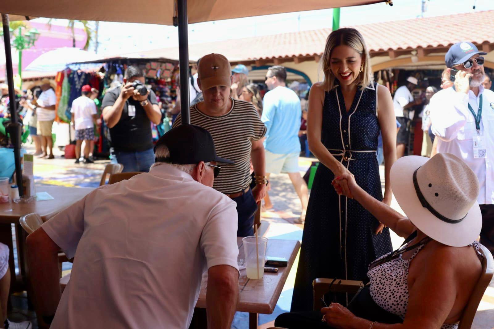 $!Recibe Estrella Palacios al crucero Brilliant Lady, que por primera vez arriba a Mazatlán