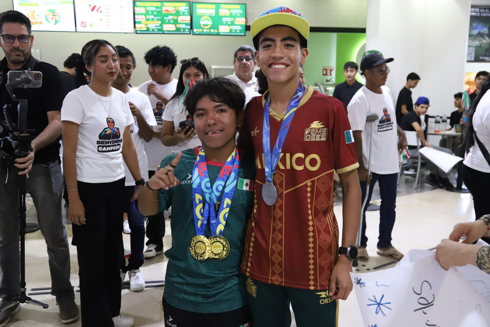 $!Mazatlán recibe con fiesta a Sigi Sergio David Cruz, doble medallista de oro en Chile 2025