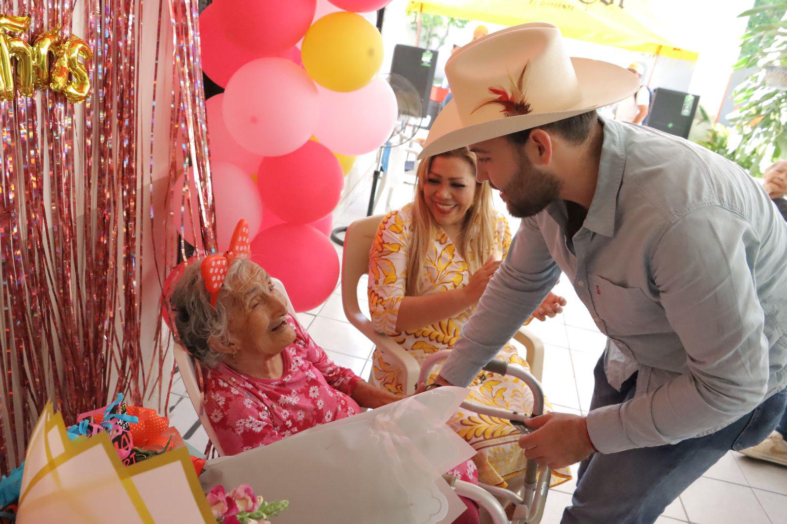 $!Celebran a Sofía y Catalina en el Asilo de Ancianos de Rosario