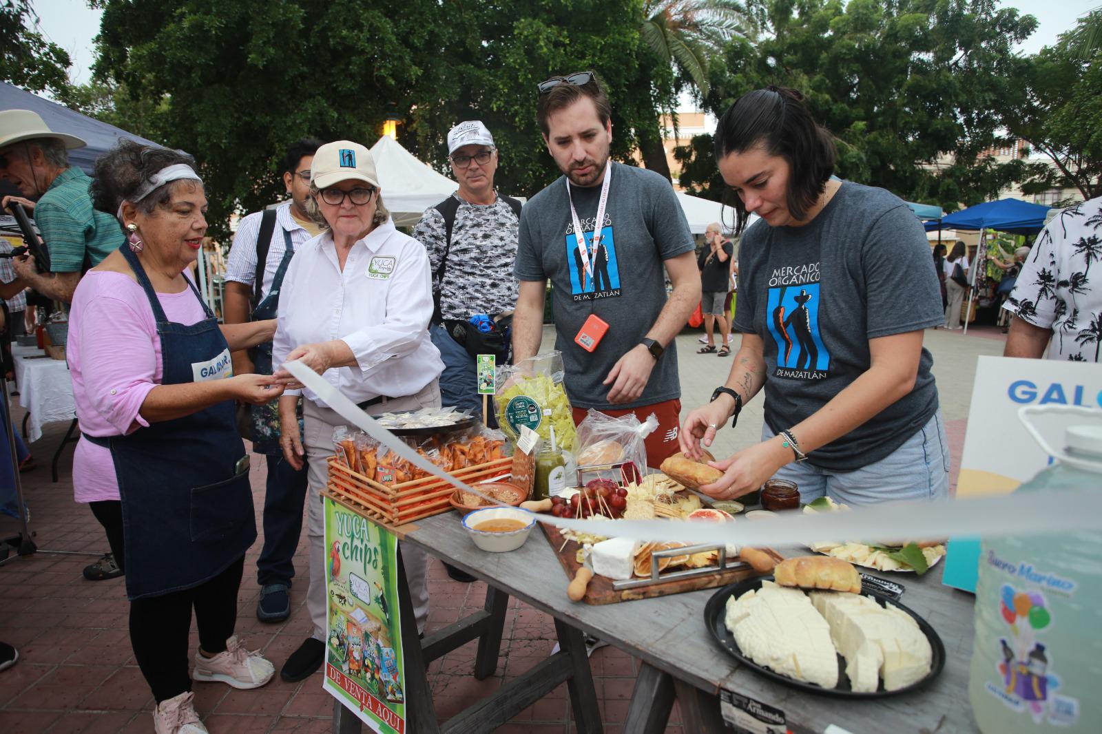 $!Se instala de nuevo el Mercado Orgánico en la plazuela Zaragoza en Mazatlán