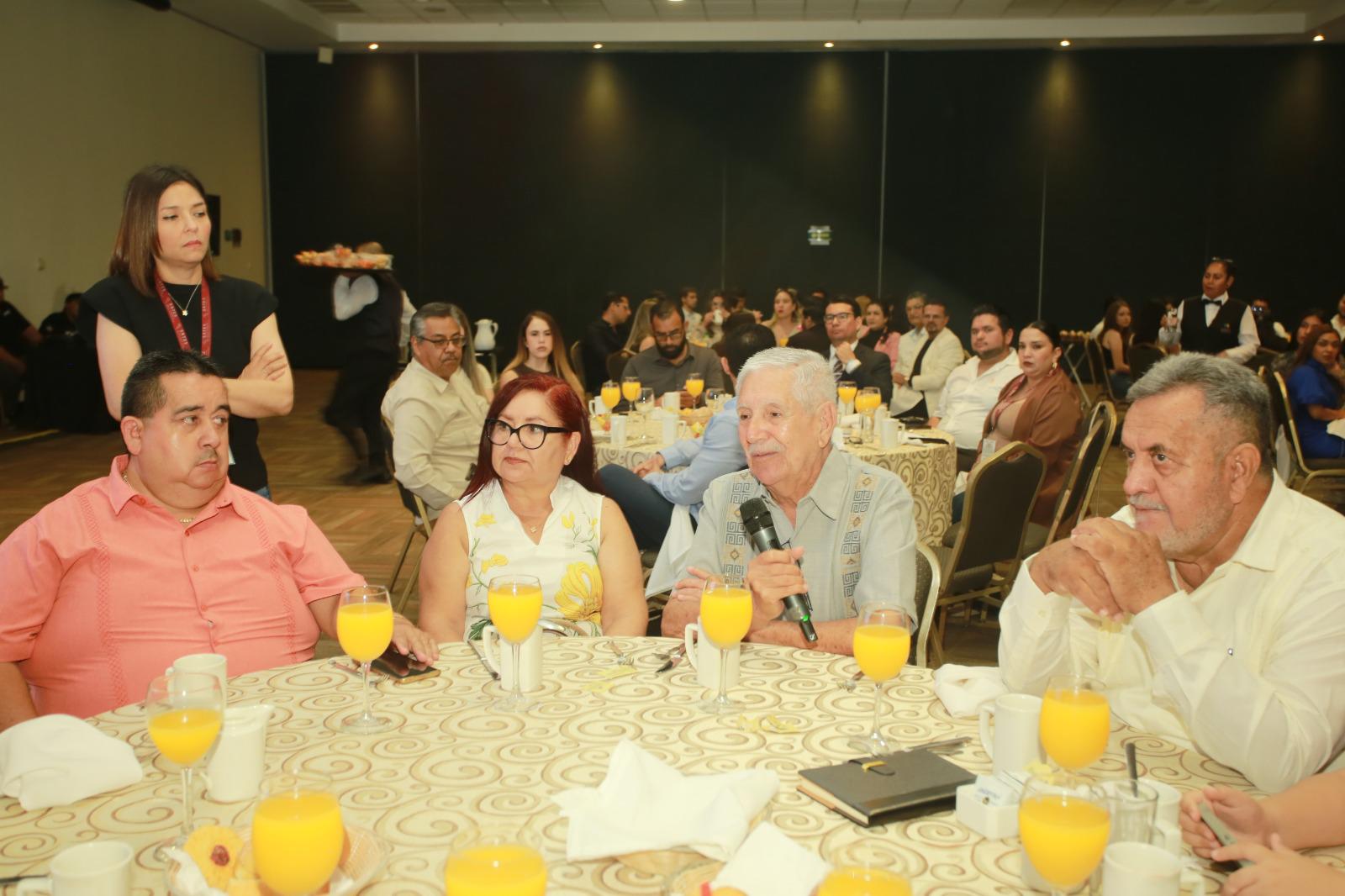 $!Con ponencia magistral, celebran profesionistas de Mazatlán el Día del Contador