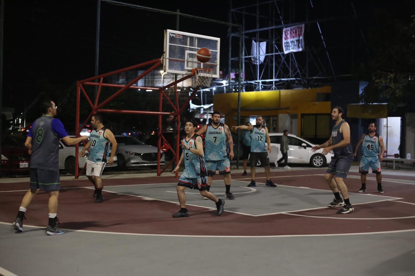$!Tímbiri propina paliza a Cademaz, en Torneo Veteranos de Baloncesto