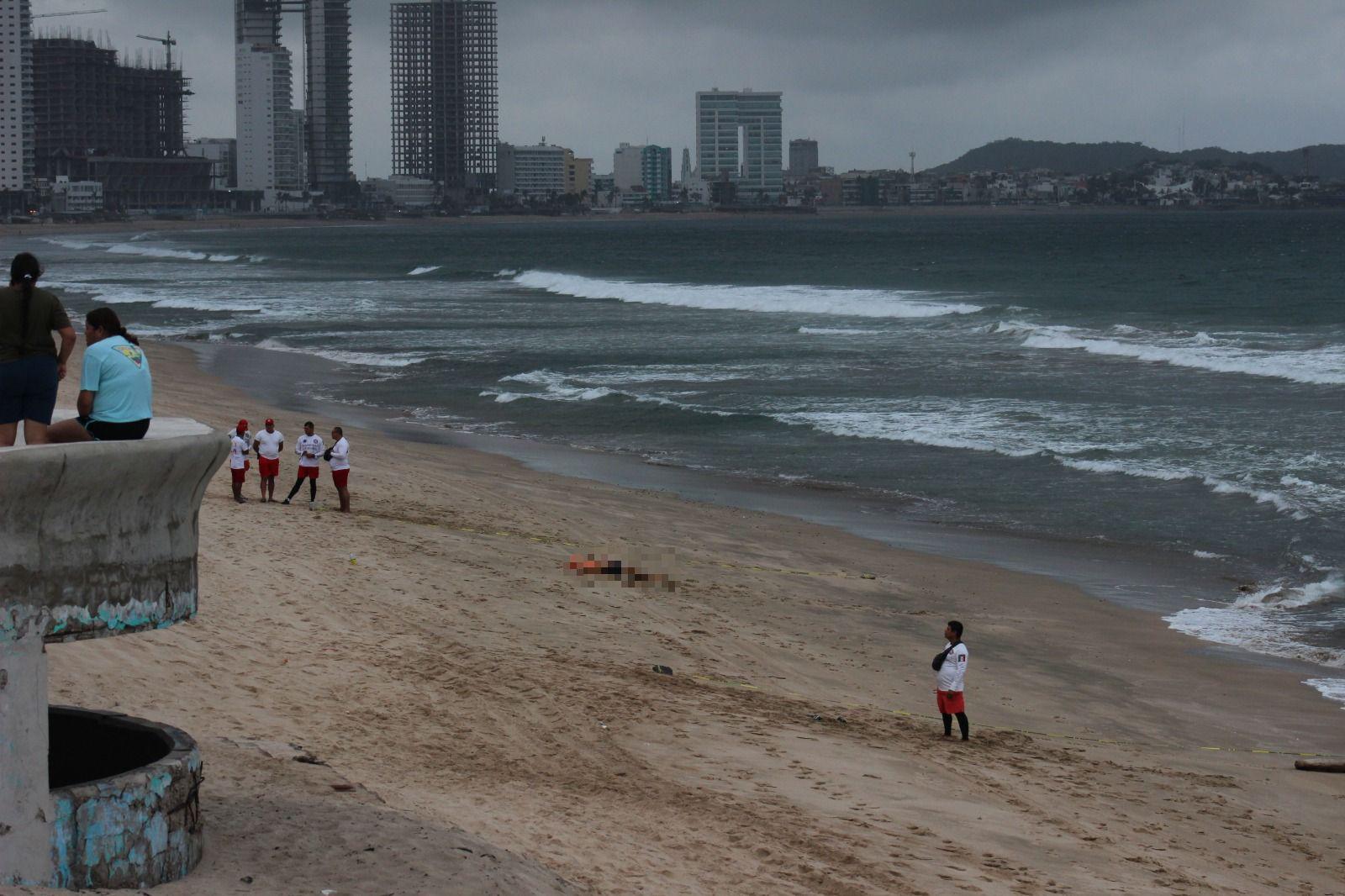 $!Mar saca a flote cuerpo de Jahir, desaparecido desde el lunes en playas de Mazatlán