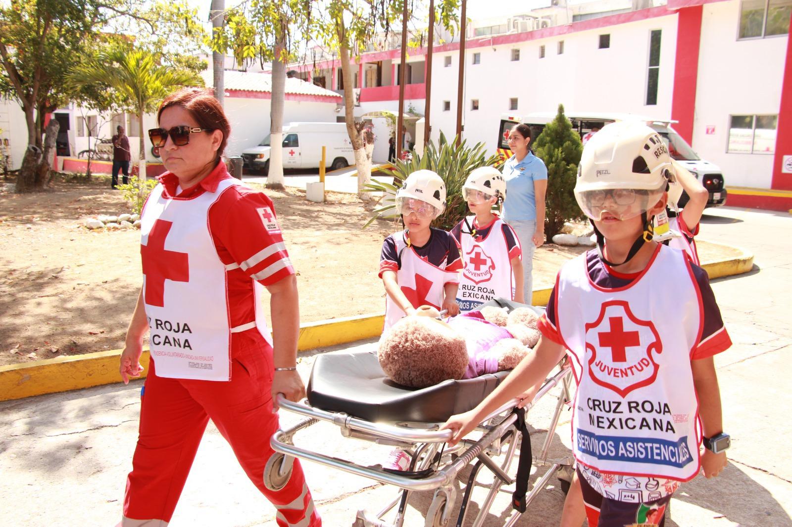 $!Festejan y aprenden a dar primeros auxilios durante el Día del Niño en Cruz Roja Mazatlán
